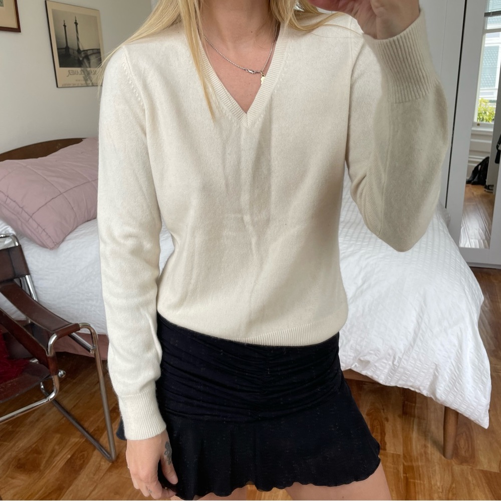 LAND’S END CASHMERE VNECK SWEATER